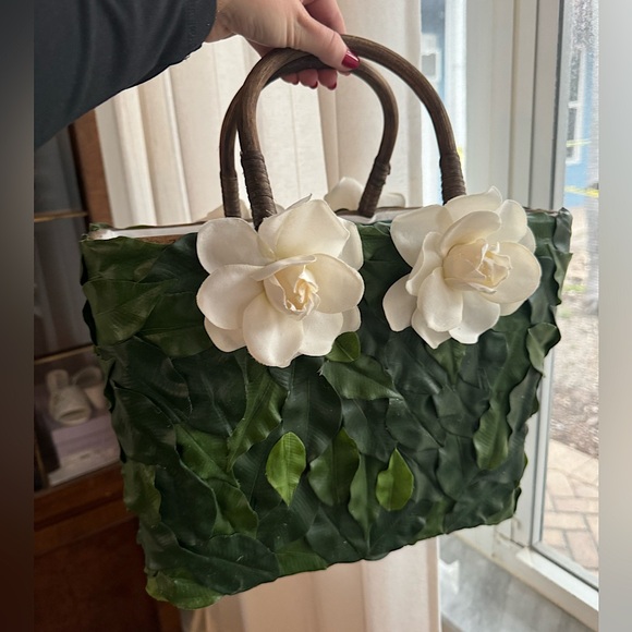 Gretchen Scott Designs White / Green Floral Handle Bag - Picture 2 of 7